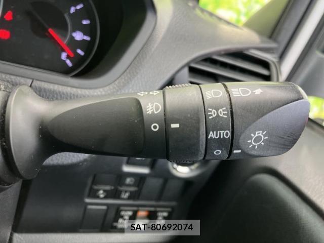 Toyota VOXY 2018-12 8225478-16
