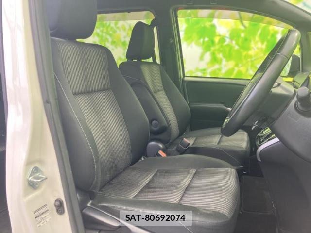Toyota VOXY 2018-12 8225478-3