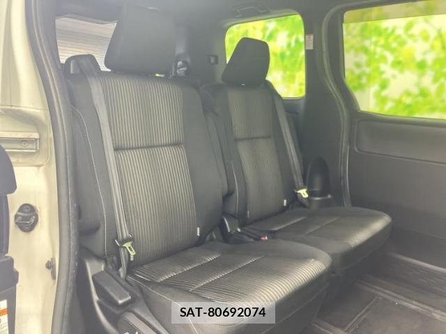 Toyota VOXY 2018-12 8225478-4