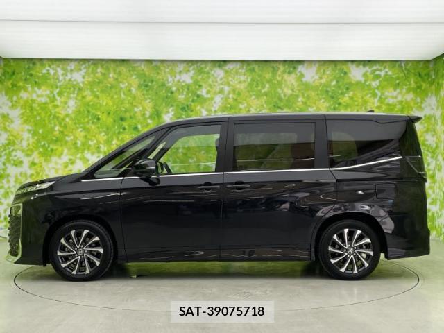 Toyota VOXY 2024-10 8225486-1