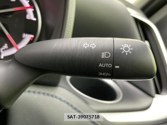 Toyota VOXY 2024-10 8225486-14