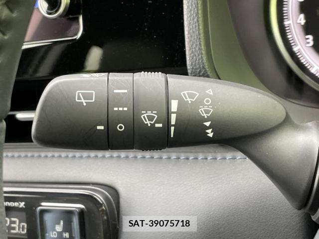 Toyota VOXY 2024-10 8225486-15