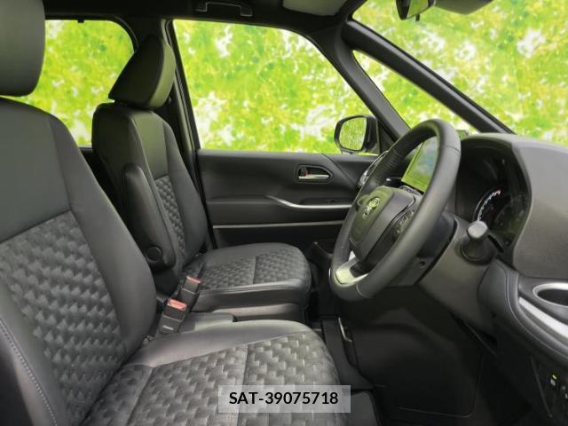 Toyota VOXY 2024-10 8225486-3