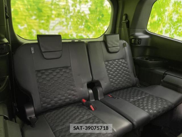 Toyota VOXY 2024-10 8225486-5