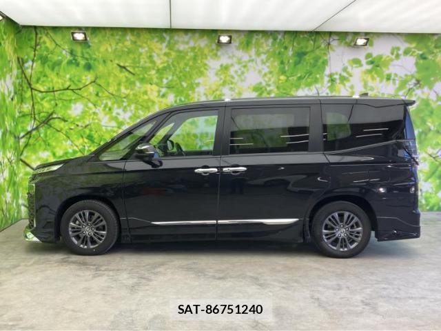 Toyota VOXY 2023-08 8225506-1