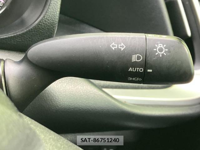 Toyota VOXY 2023-08 8225506-15