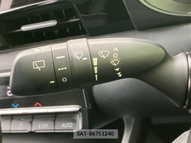 Toyota VOXY 2023-08 8225506-16