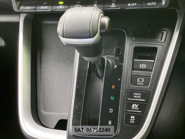 Toyota VOXY 2023-08 8225506-17