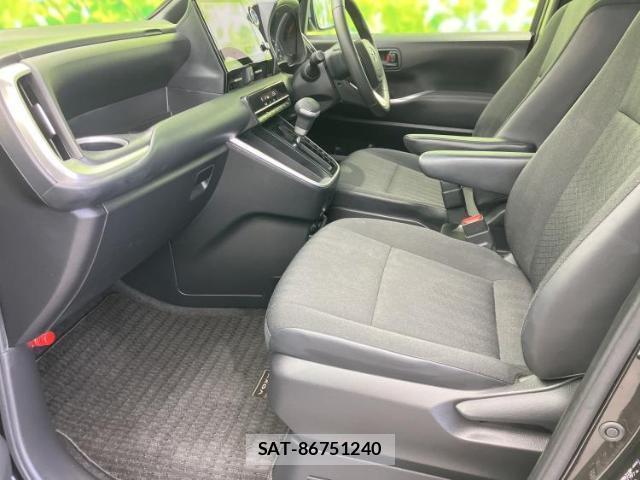 Toyota VOXY 2023-08 8225506-5