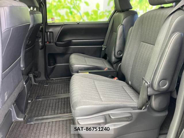 Toyota VOXY 2023-08 8225506-6