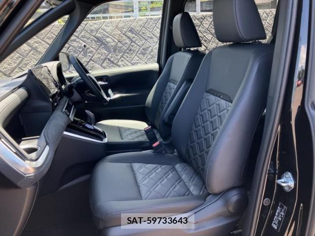 Toyota VOXY 2026-06 8225524-5