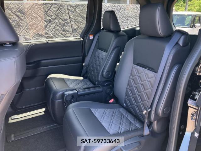 Toyota VOXY 2026-06 8225524-6