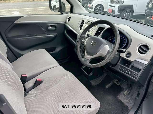 Suzuki WAGON R 2015-11 8218132-6