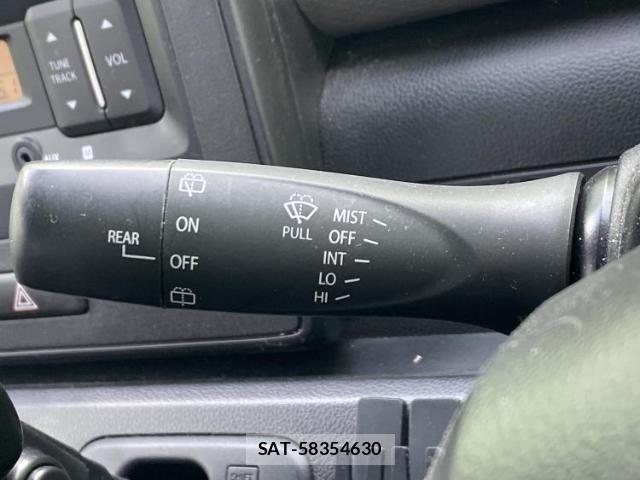 Suzuki WAGON R 2022-03 8221180-12