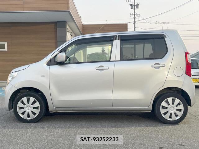 Suzuki WAGON R 2015-08 8221556-19