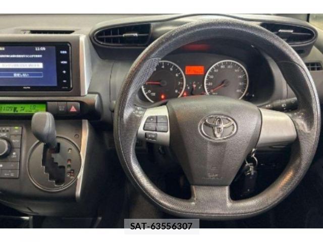 Toyota WISH 2017-05 8217517-2
