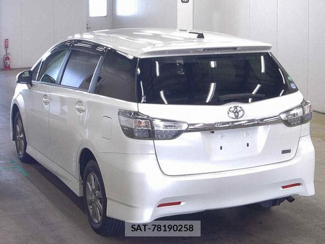Toyota WISH 2014-05 8221441-1