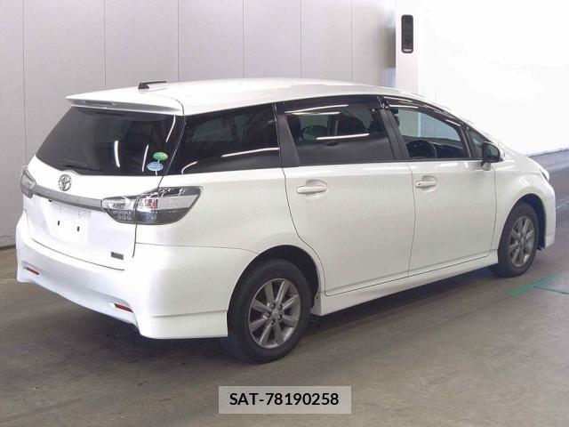 Toyota WISH 2014-05 8221441-4