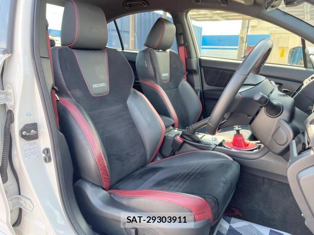 Subaru WRX STI 2017-08 8220661-9