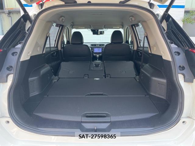 Nissan X-TRAIL 2018-06 8217136-10