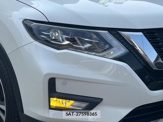 Nissan X-TRAIL 2018-06 8217136-12