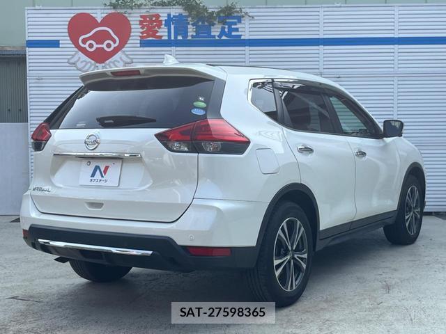 Nissan X-TRAIL 2018-06 8217136-17