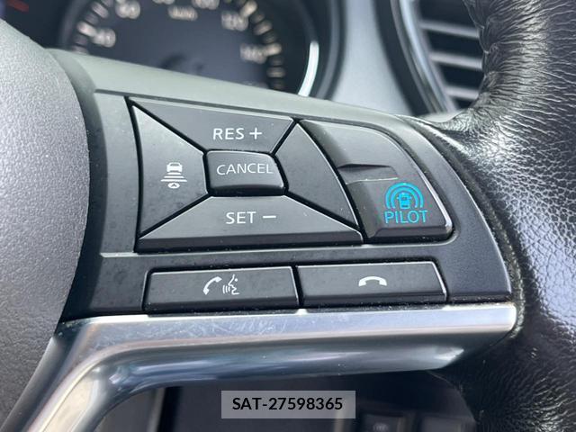 Nissan X-TRAIL 2018-06 8217136-5