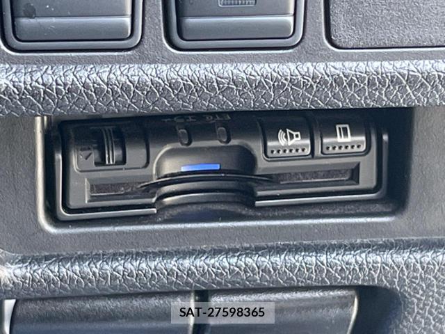 Nissan X-TRAIL 2018-06 8217136-7