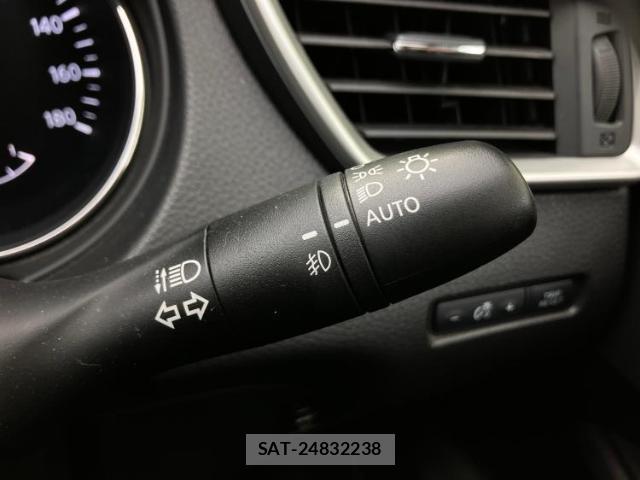 Nissan X-TRAIL 2016-03 8220151-17