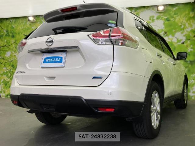 Nissan X-TRAIL 2016-03 8220151-2