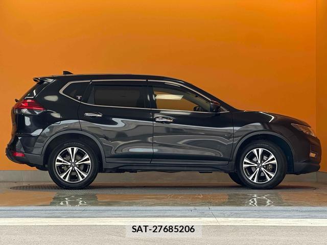 Nissan X-TRAIL 2018-07 8221041-6