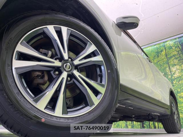 Nissan X-TRAIL 2017-08 8221147-12