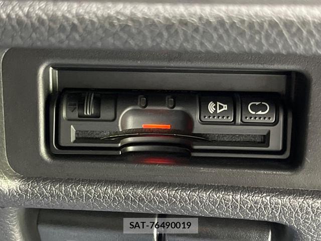 Nissan X-TRAIL 2017-08 8221147-6