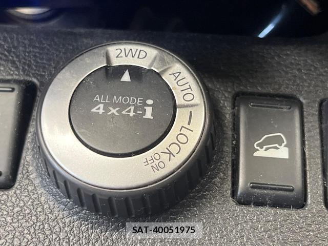 Nissan X-TRAIL 2011-02 8221653-4