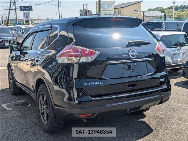 Nissan X-TRAIL 2015-06 8222209-3