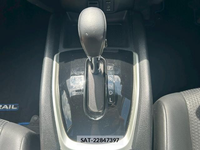 Nissan X-TRAIL 2016-07 8222643-15