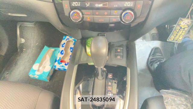 Nissan X-TRAIL 2017-08 8223598-15