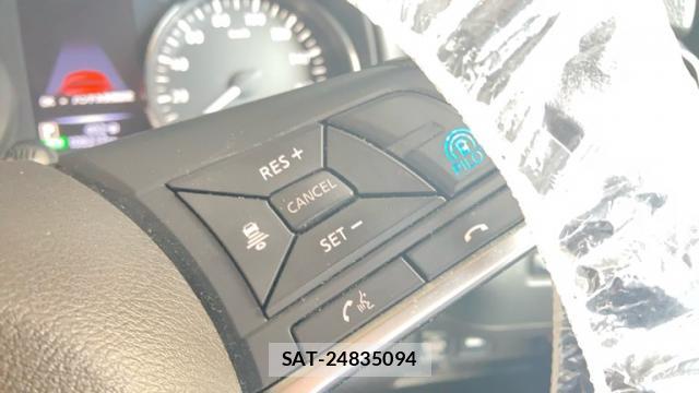 Nissan X-TRAIL 2017-08 8223598-16