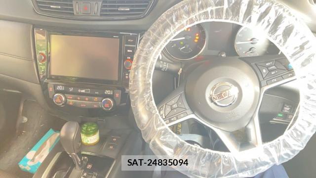 Nissan X-TRAIL 2017-08 8223598-9