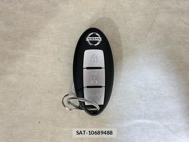 Nissan X-TRAIL 2015-09 8224050-10