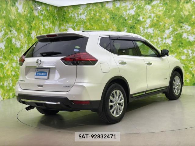 Nissan X-TRAIL 2017-06 8225076-2