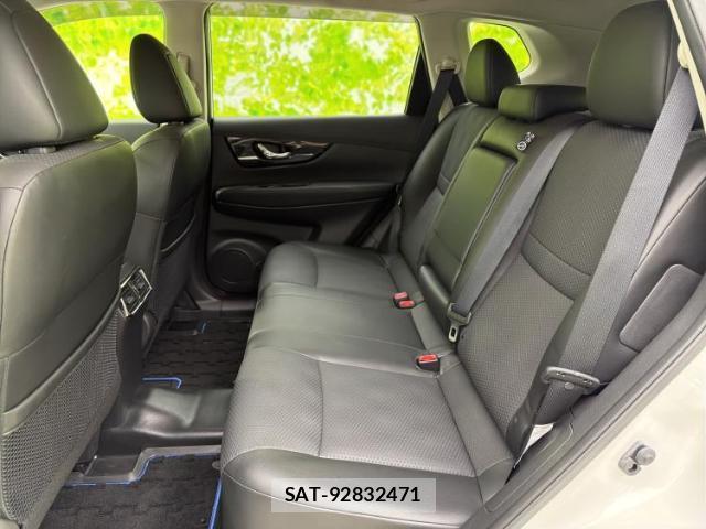 Nissan X-TRAIL 2017-06 8225076-6
