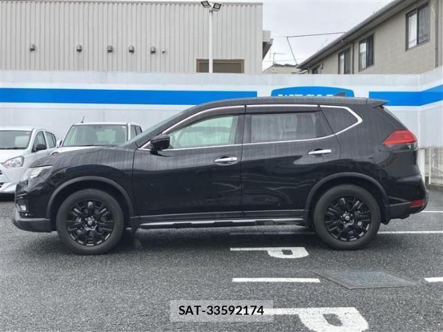 Nissan X-TRAIL 2018-03 8225091-1