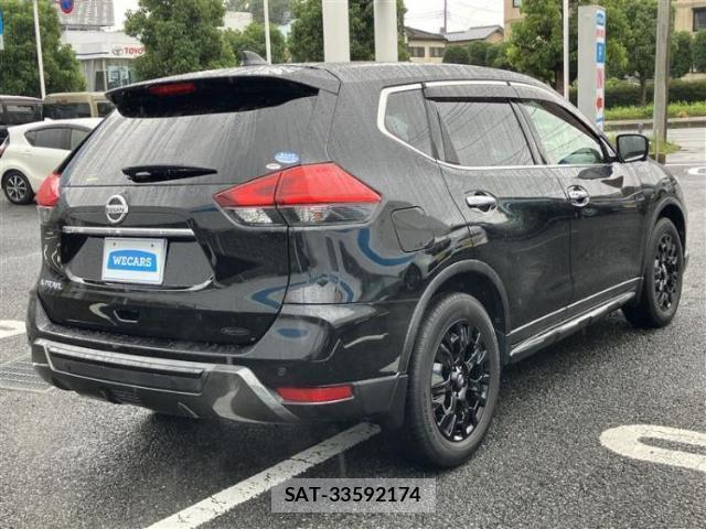 Nissan X-TRAIL 2018-03 8225091-2