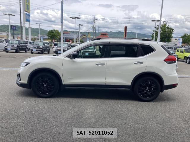 Nissan X-TRAIL 2018-01 8225181-1