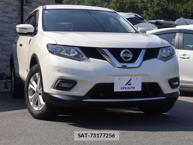 Nissan X-TRAIL 2017-04 8225600-0