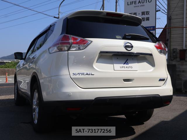 Nissan X-TRAIL 2017-04 8225600-2