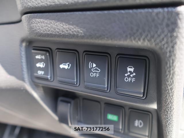 Nissan X-TRAIL 2017-04 8225600-3