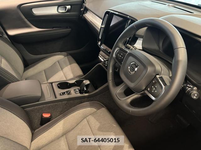 Volvo XC40 2025-07 8218289-4