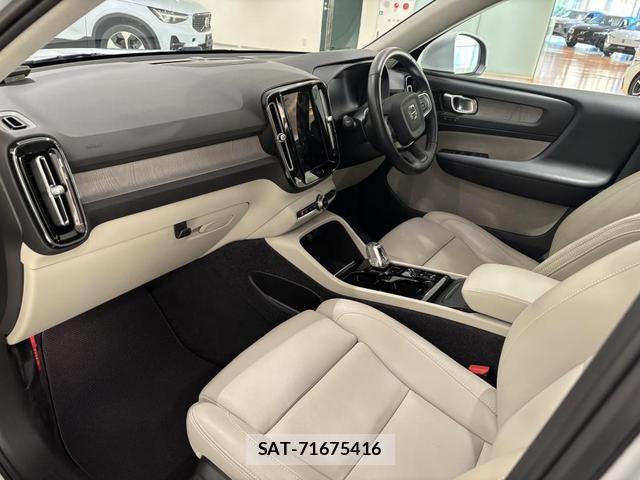 Volvo XC40 2021-06 8218290-11